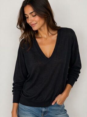Aritzia Wilfred Free Black V-Neck Sweater Lightweight Relaxed Fit